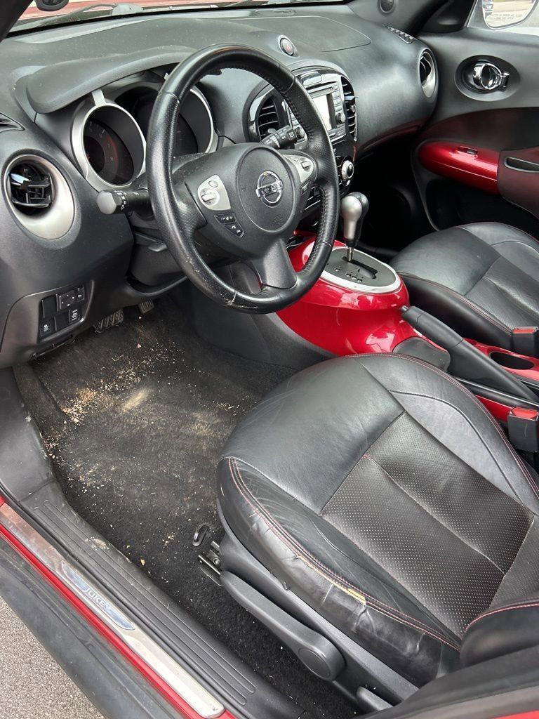 View vehicle photo 5