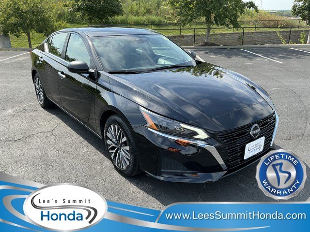 Super Black 2025 Nissan Altima Sedan Front-Wheel Drive Continuously Variable Transmission