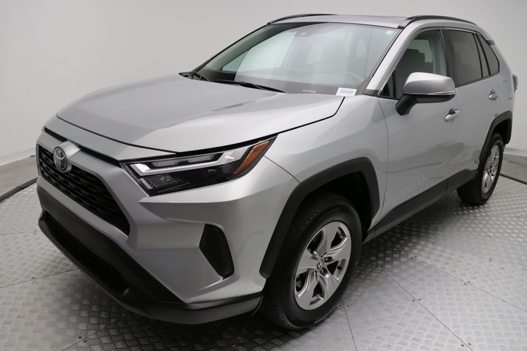 2023 Toyota RAV4 XLE 2