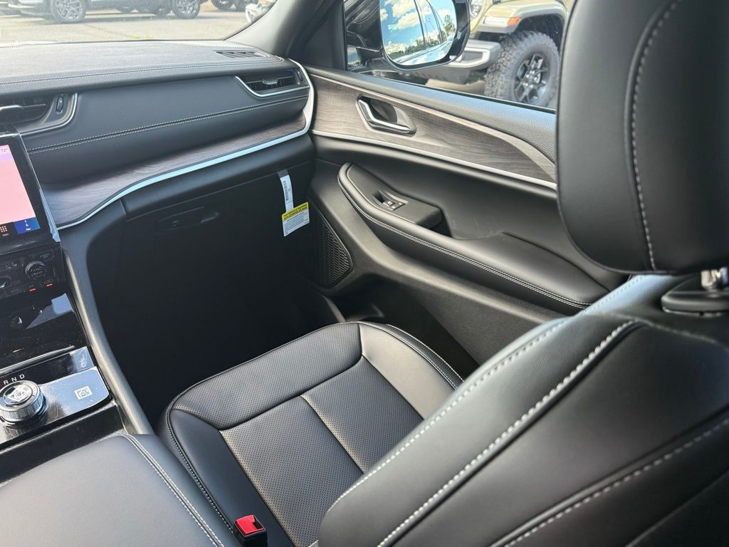 JeepGrand Cherokee L27