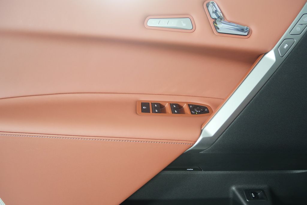 Thumbnail: 2026 BMW iX - 9