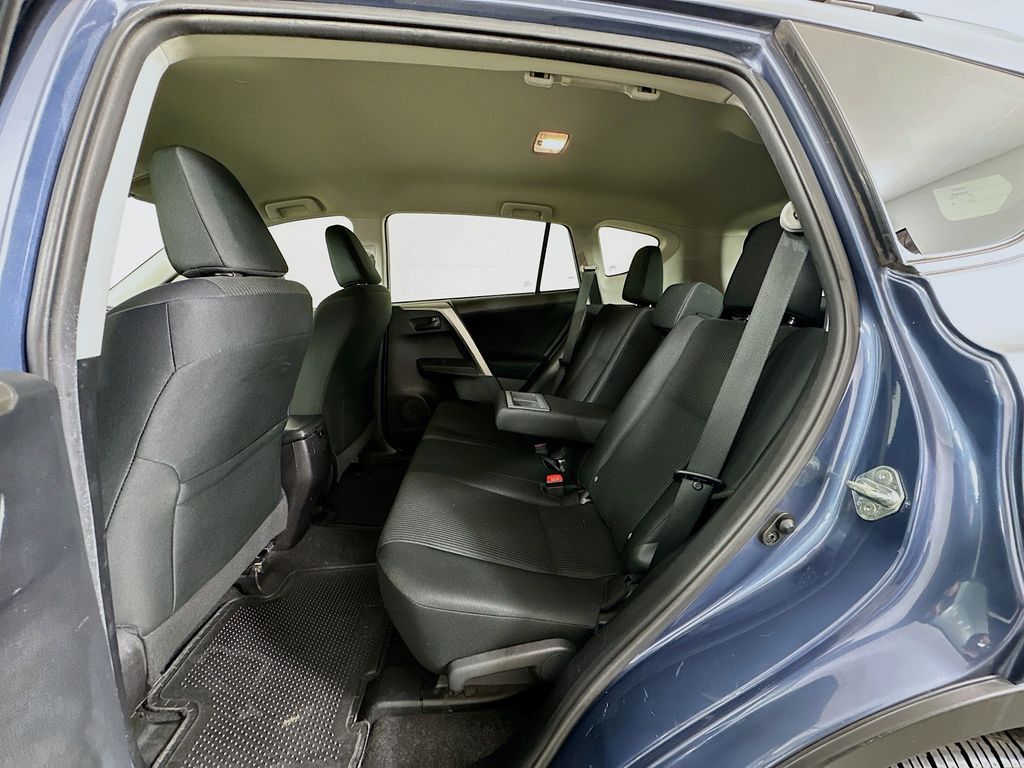 2014 Toyota RAV4 LE 23