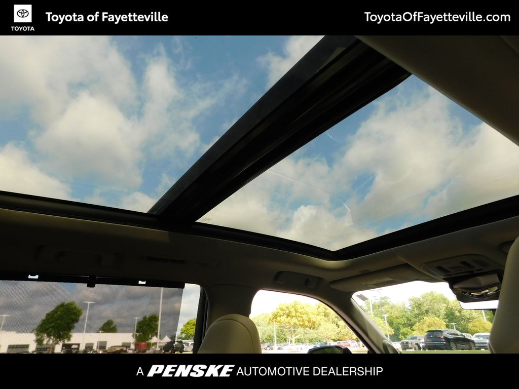 Thumbnail: 2023 Toyota Highlander - 6