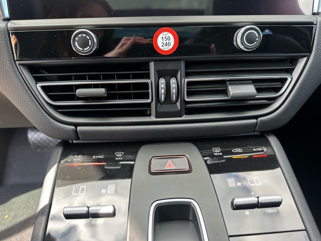 Thumbnail: 2026 Porsche Macan - 25