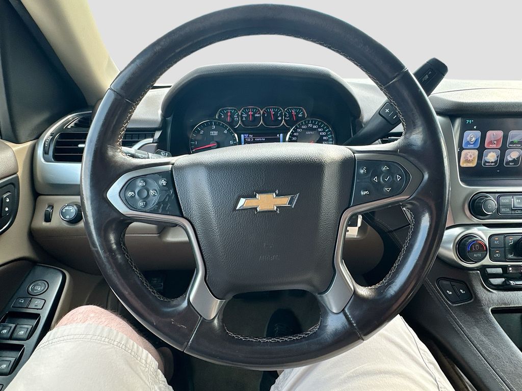 2019 Chevrolet Suburban LT - Photo 10