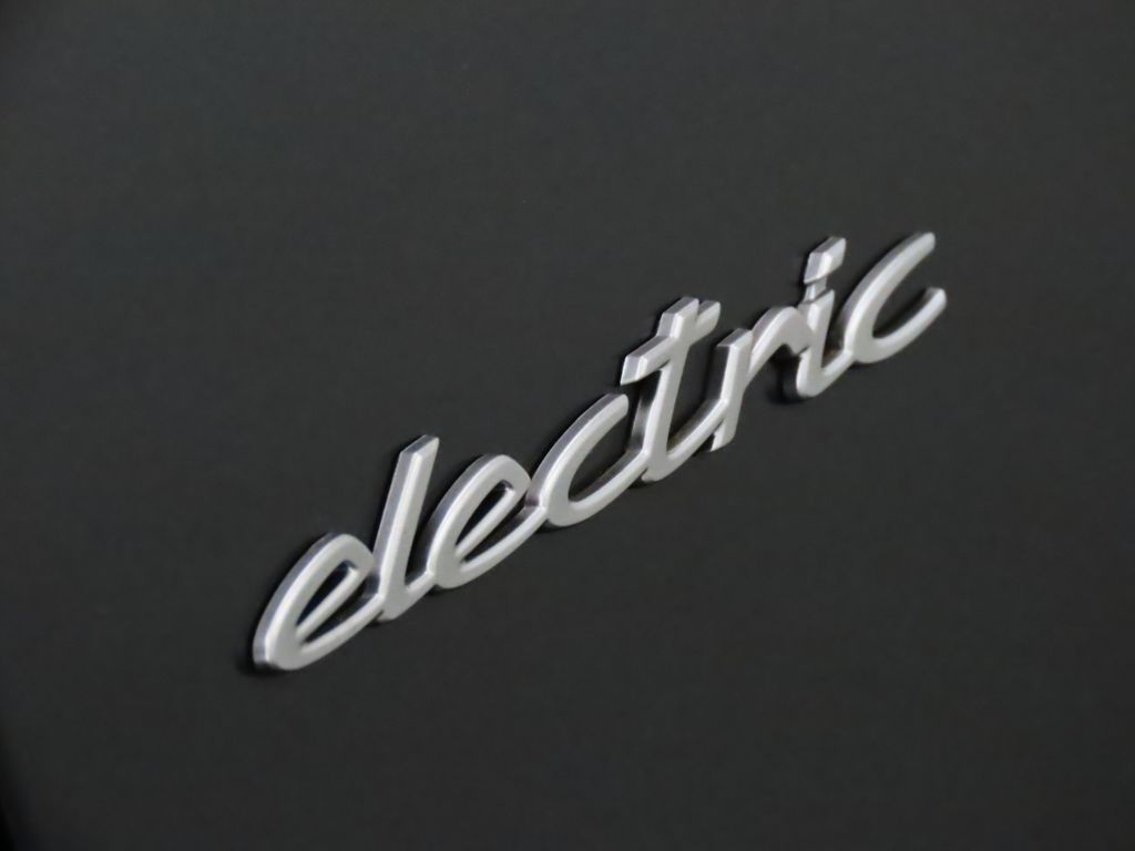 Thumbnail: 2025 Porsche Macan - 13