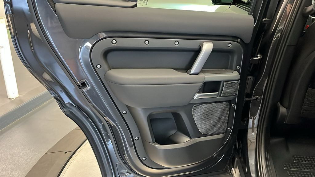 2023 Land Rover Defender 110 22
