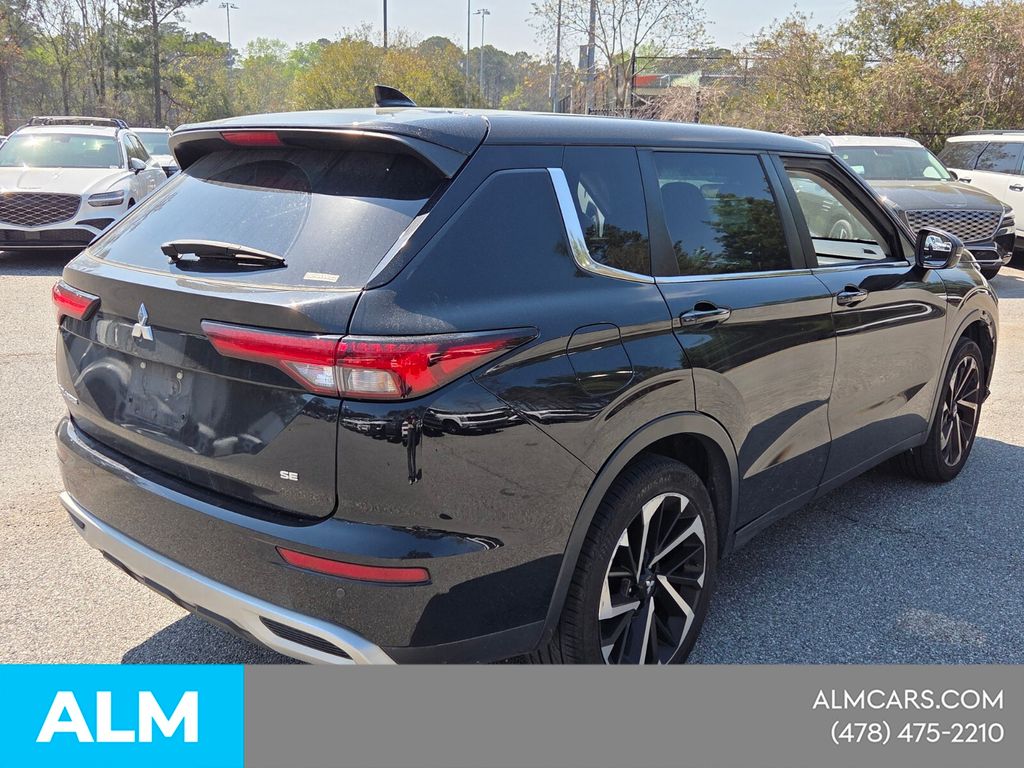 Used 2022  Mitsubishi SE image 16