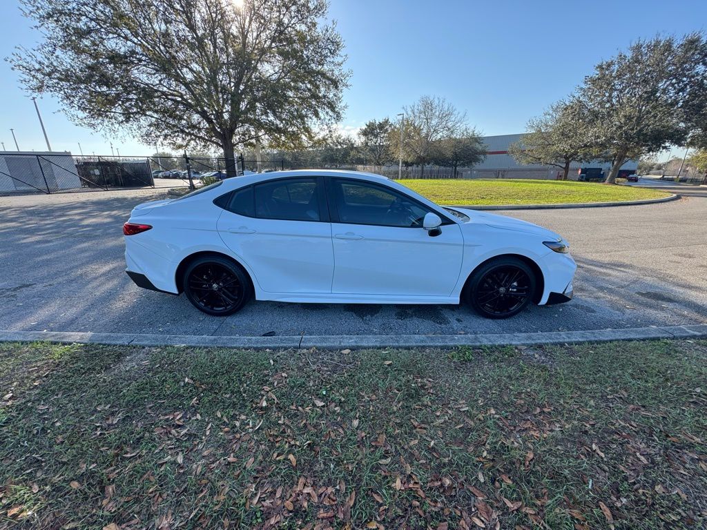 2025 Toyota Camry SE 6