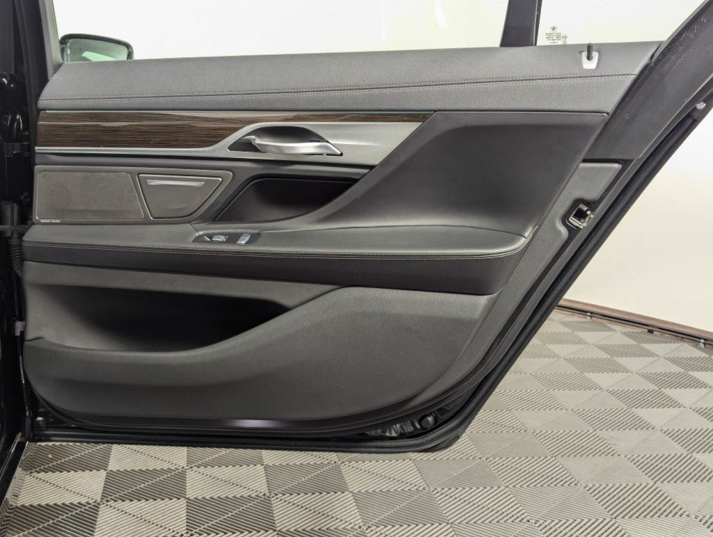 2022 BMW 7-Series 740i xDrive photo