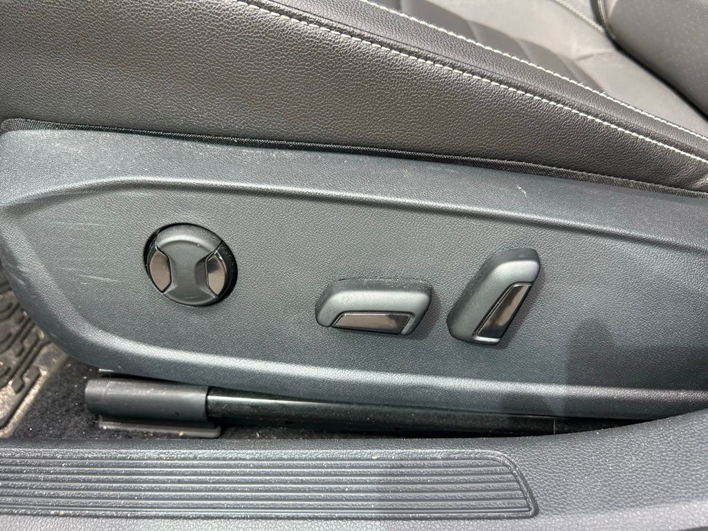 Thumbnail: 2023 Volkswagen Jetta - 16