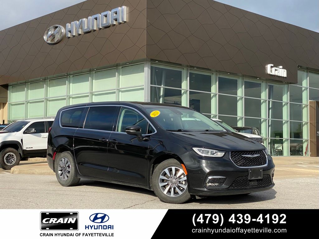 Brilliant Black Crystal Pearlcoat 2023 Chrysler Pacifica Hybrid Touring L FWD Minivan Front-Wheel Drive Continuously Variable Transmission