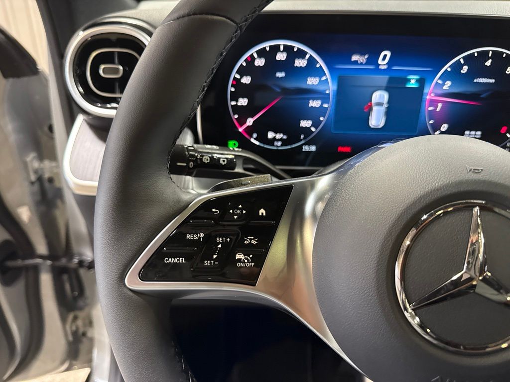 Thumbnail: 2027 Mercedes-Benz GLC - 23