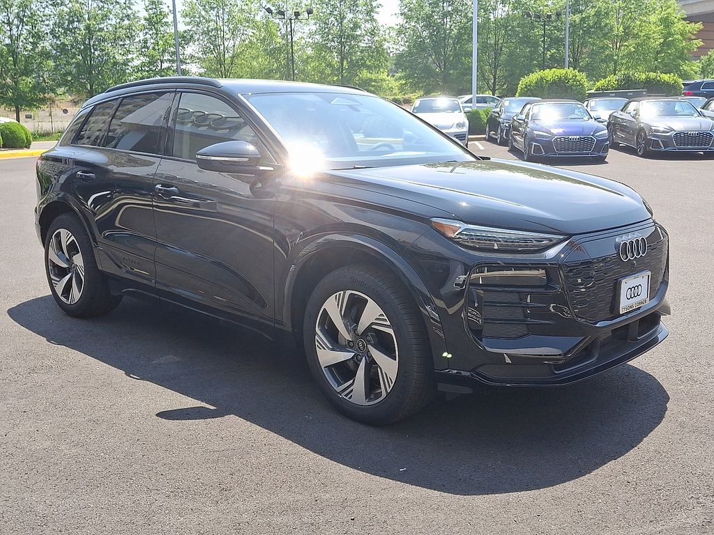 2025 Audi e-tron Premium 2