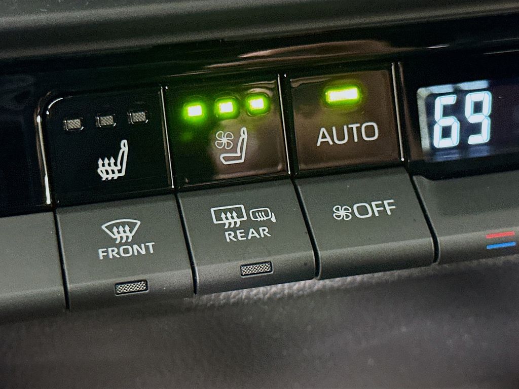 2025 Toyota Crown  21
