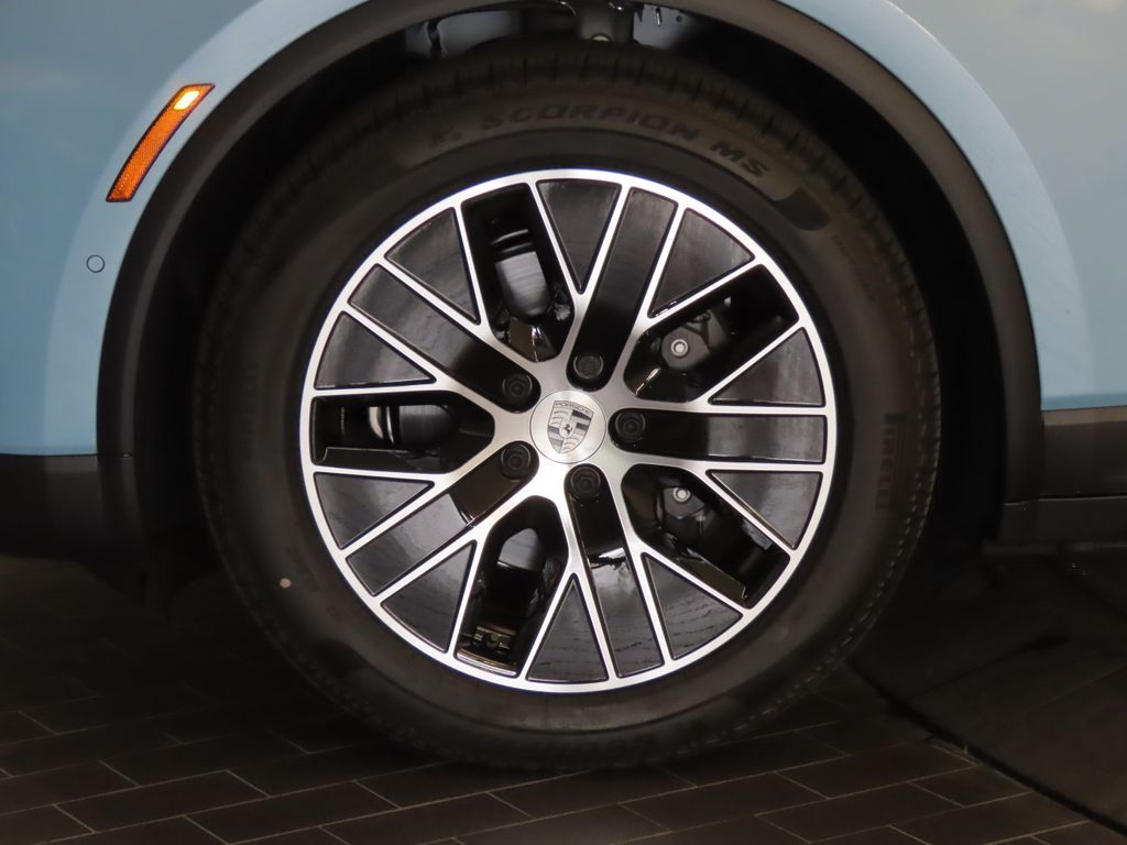 Thumbnail: 2026 Porsche Macan - 11