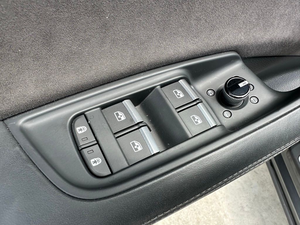 Thumbnail: 2019 Audi Q8 - 14