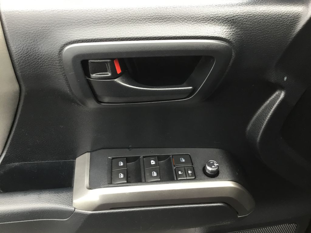 2018 Toyota Tacoma SR5 13