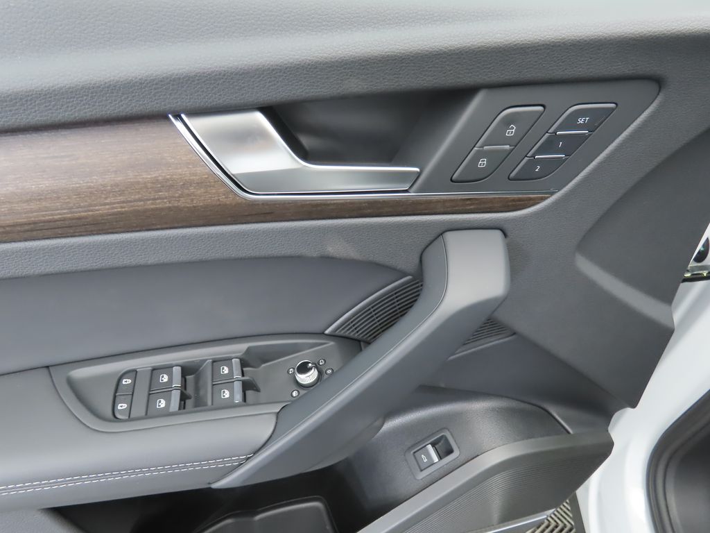 Thumbnail: 2025 Audi Q5 - 23