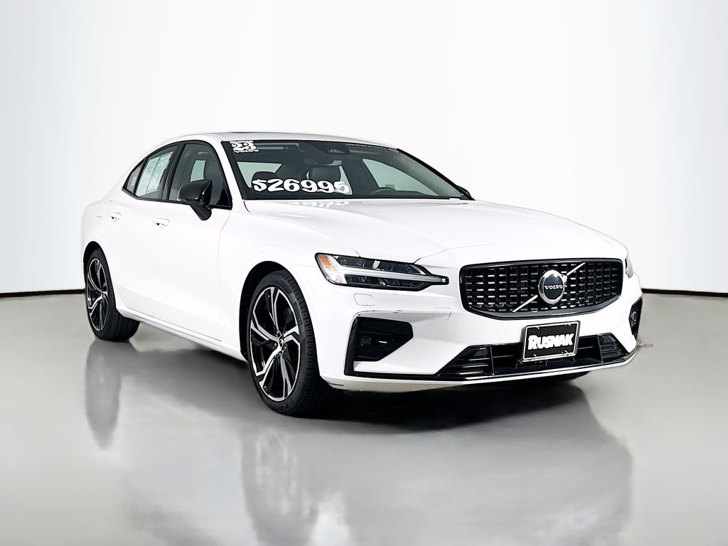 2023 Volvo S60 B5 Core Dark Theme FWD
