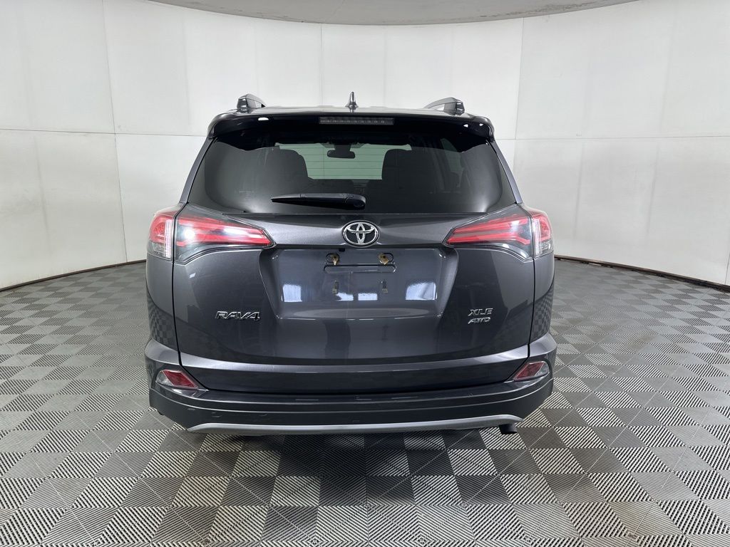 Used 2018 Gray Toyota XLE image 16