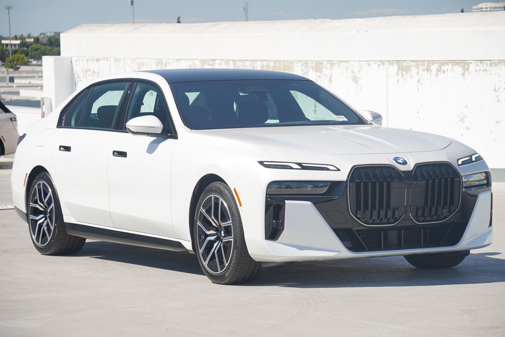 Thumbnail: 2026 BMW 7 Series - 3