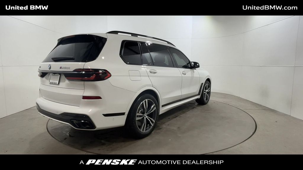 2024 BMW X7 M60i 8