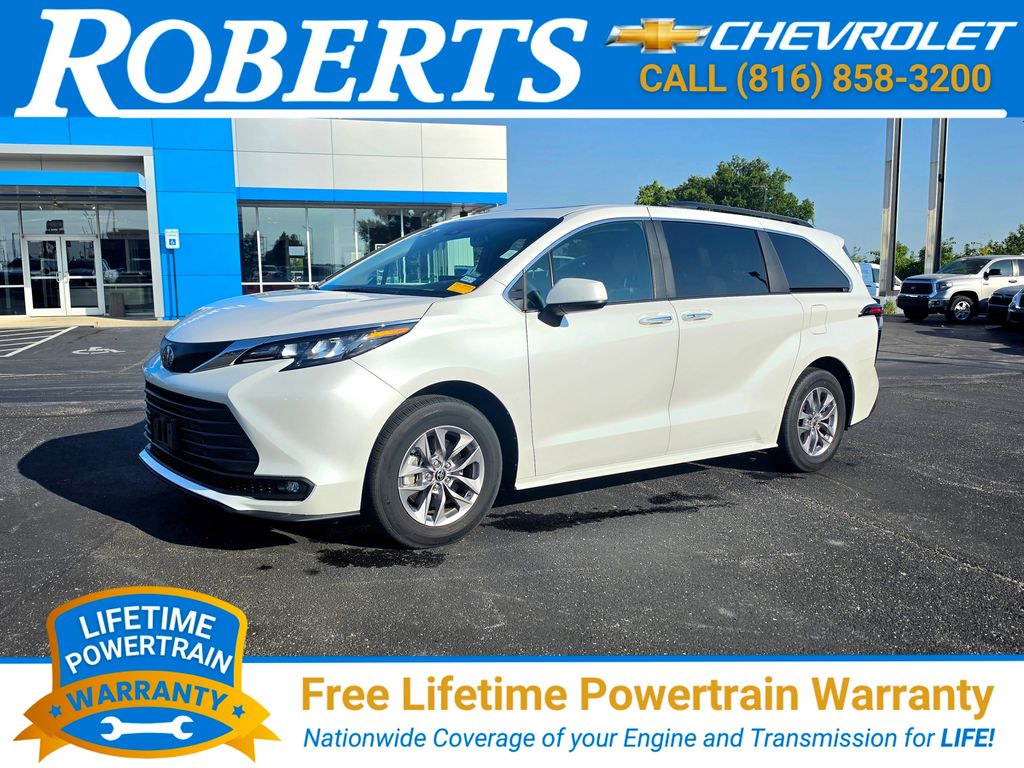 White 2025 Toyota Sienna Minivan Front-Wheel Drive Continuously Variable Transmission