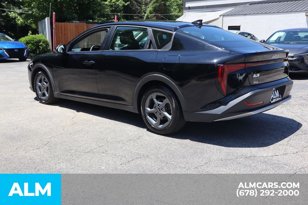 Used 2025 Black Kia LXS image 9