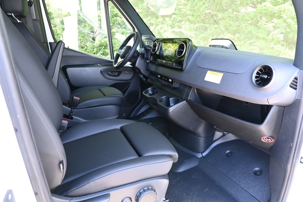 2025 Mercedes-Benz Sprinter 2500 27