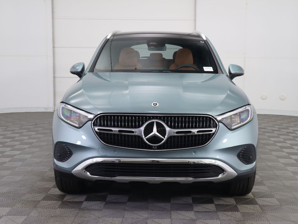 2025 Mercedes-Benz GLC 300 2