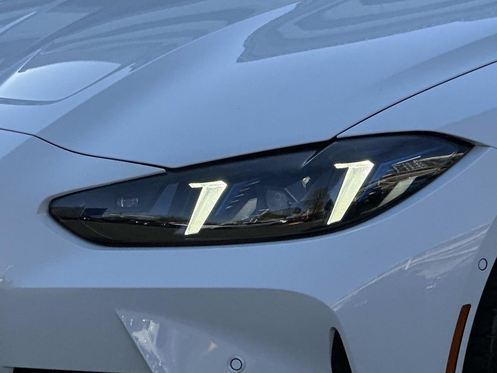 Thumbnail: 2025 BMW M4 - 3