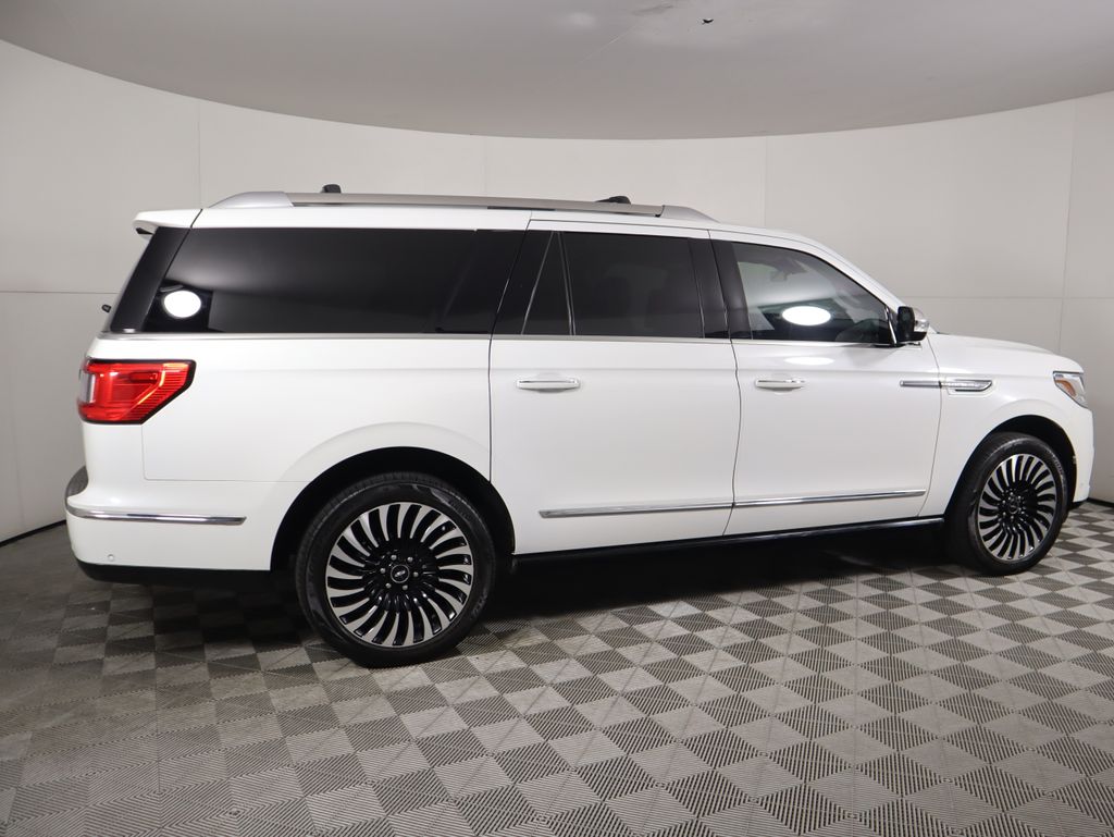Thumbnail: 2021 Lincoln Navigator L - 4