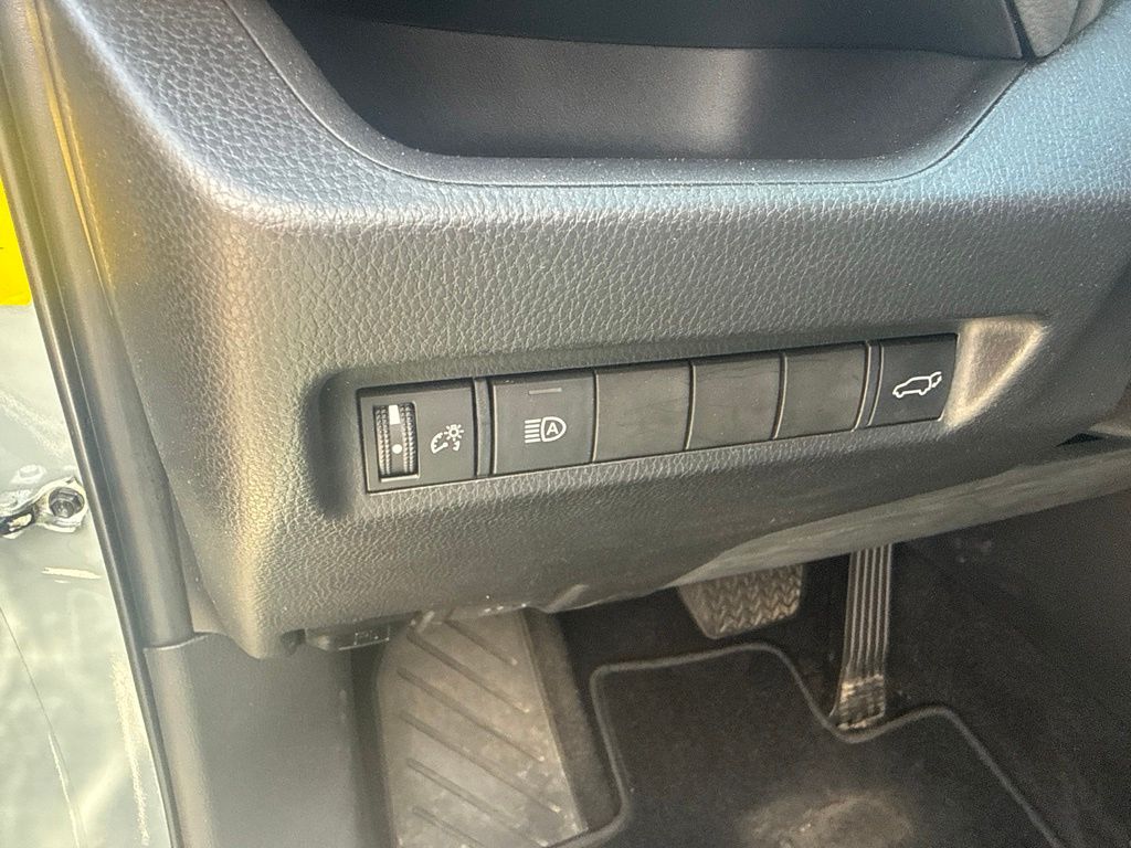 Used 2022 Gray Toyota XLE Premium image 21