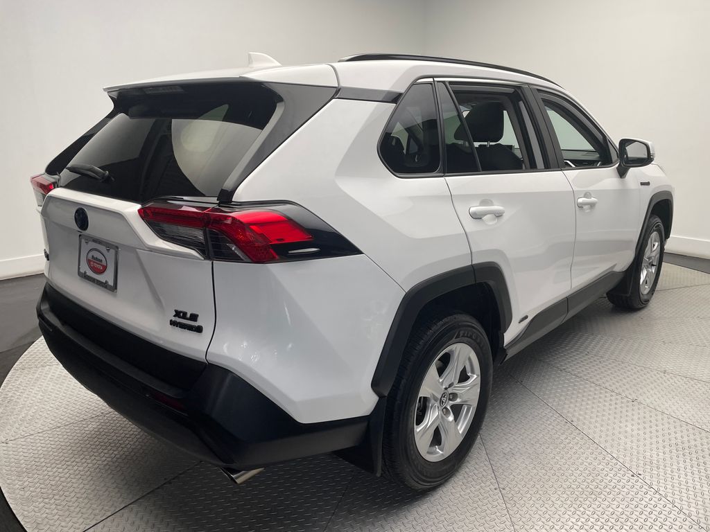 2021 Toyota RAV4 XLE 5