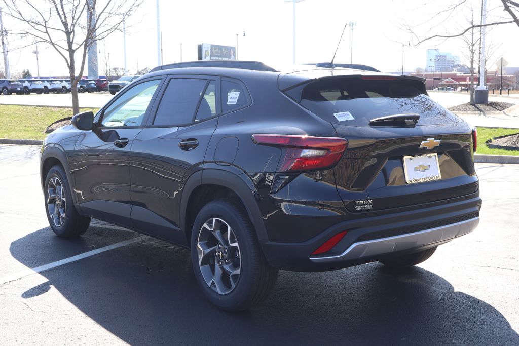 Thumbnail: 2026 Chevrolet Trax - 5