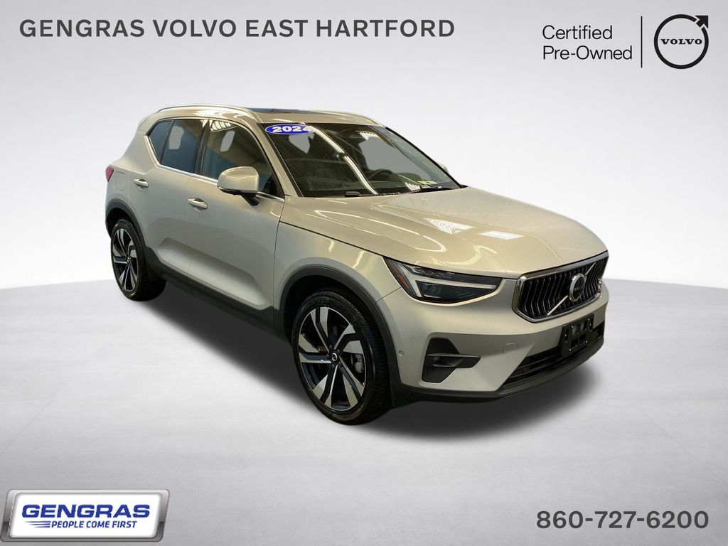 2024 Volvo XC40 B5 Plus Bright Theme AWD