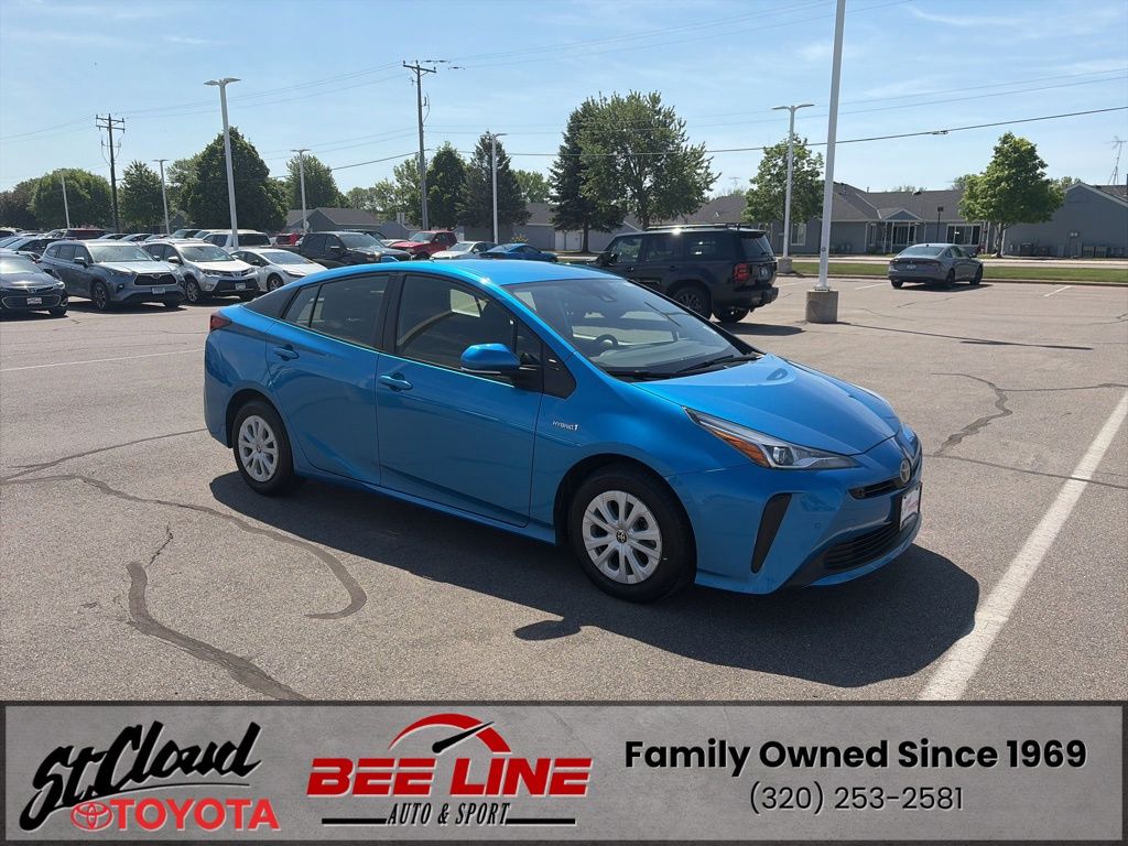 2022 Toyota Prius LE FWD's photo