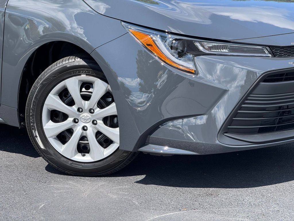 2025 Toyota Corolla LE photo 3
