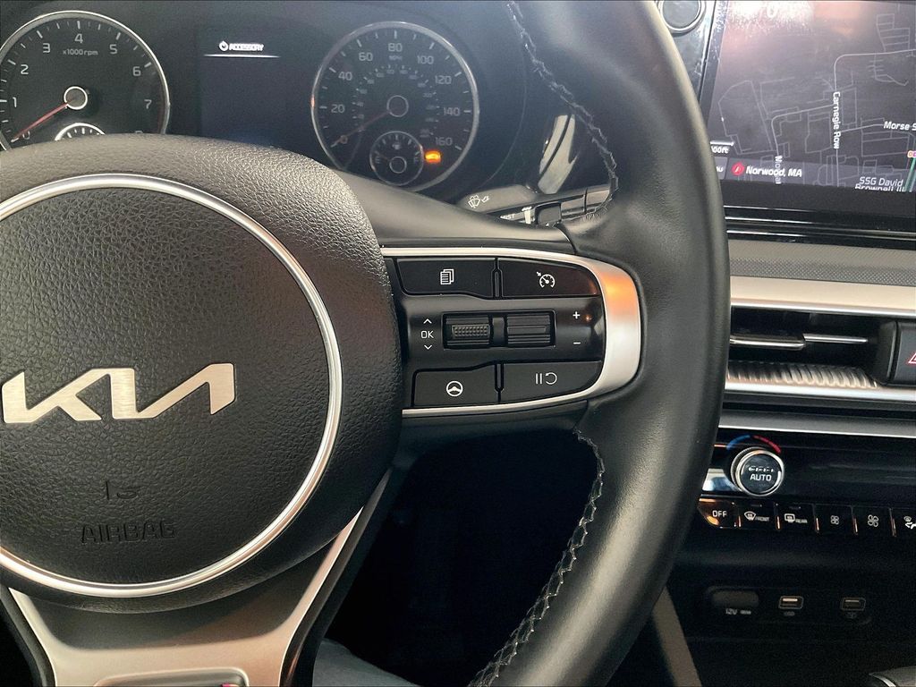 2022 Kia K5 — photo 23