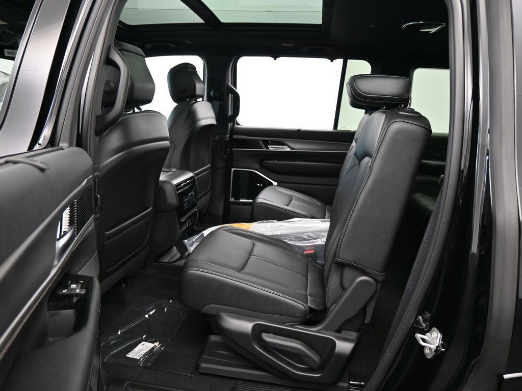 New 2026 High Gloss Black Jeep Limited image 27
