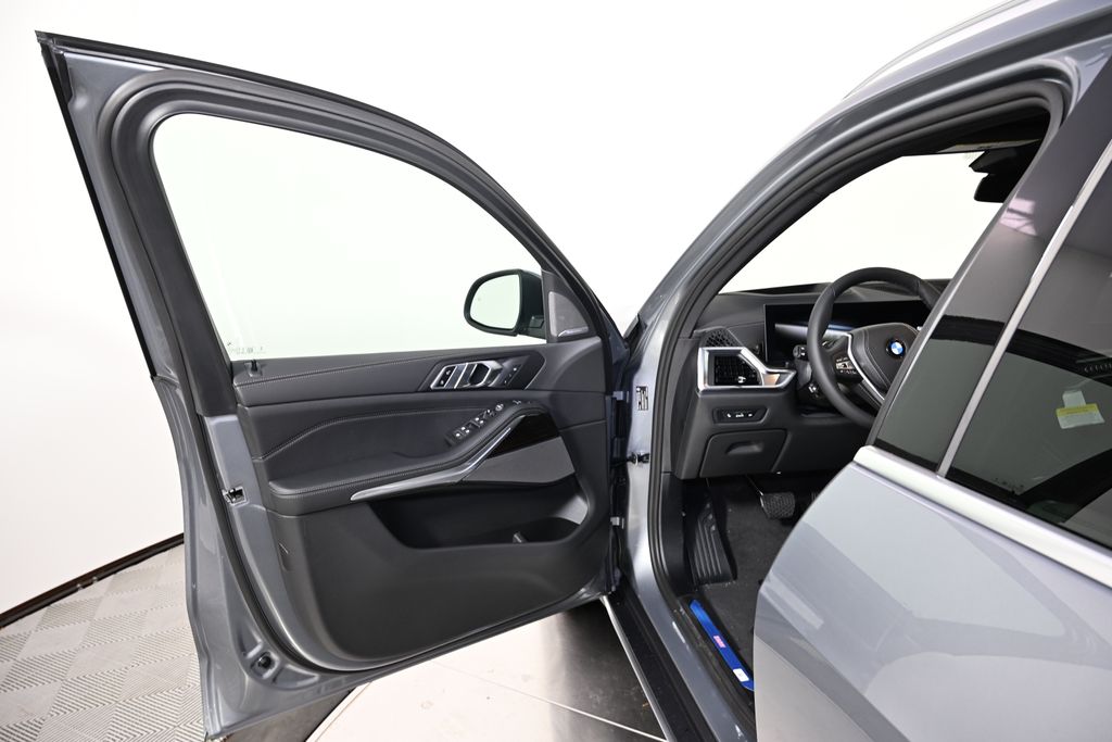 Thumbnail: 2026 BMW X5 - 21