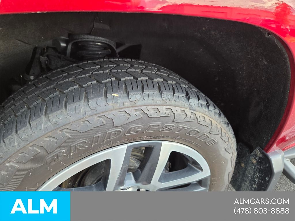 Used 2024 Red Chevrolet Z71 image 27