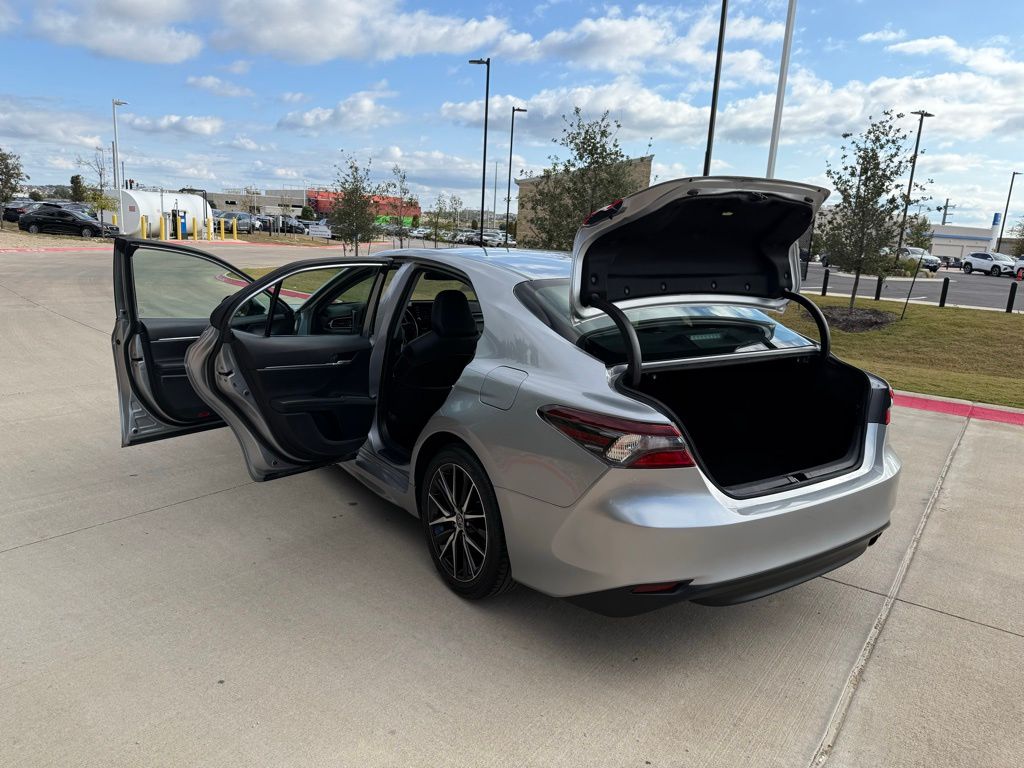 Thumbnail: 2024 Toyota Camry - 24