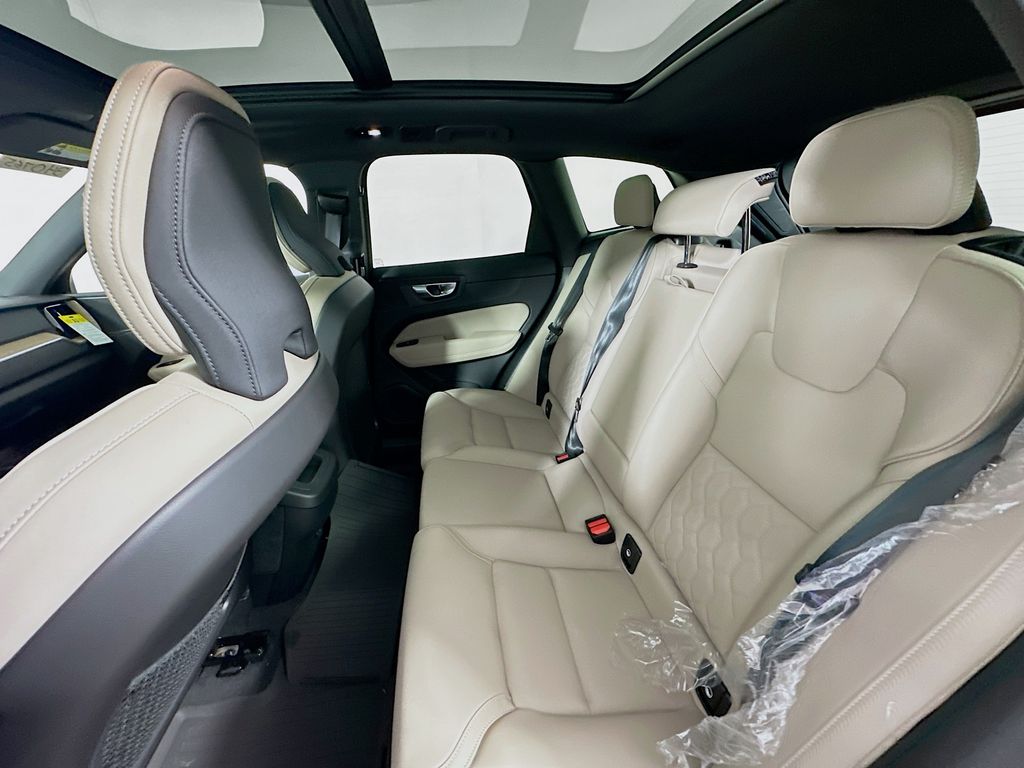 2026 Volvo XC60 Plus - Photo 16