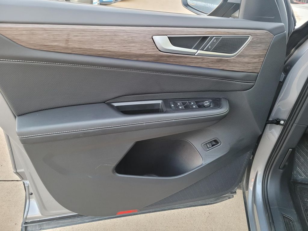 used 2025 Volkswagen Atlas car, priced at $39,980