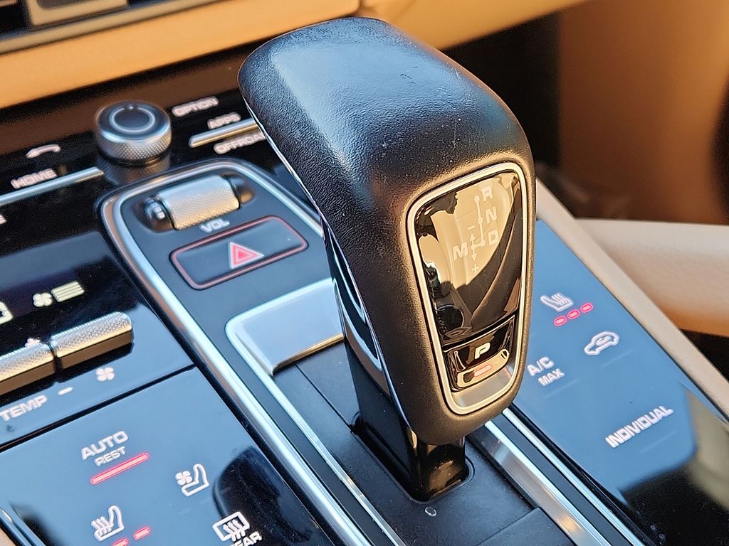 Thumbnail: 2021 Porsche Cayenne - 15