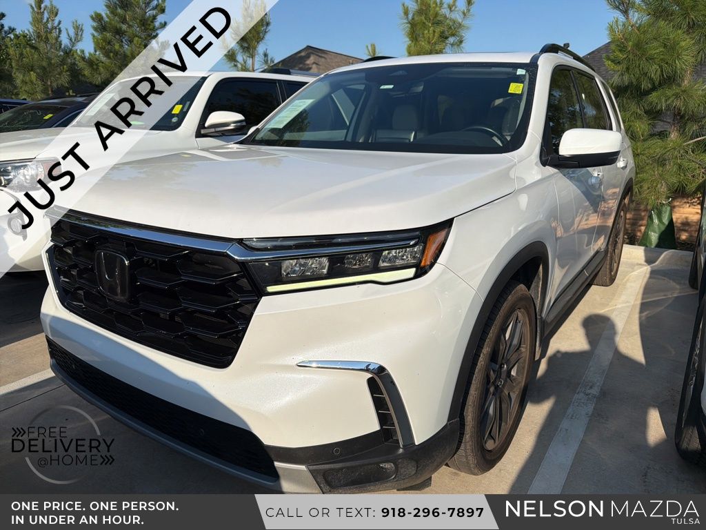 2023 Honda Pilot Touring 2WD's photo