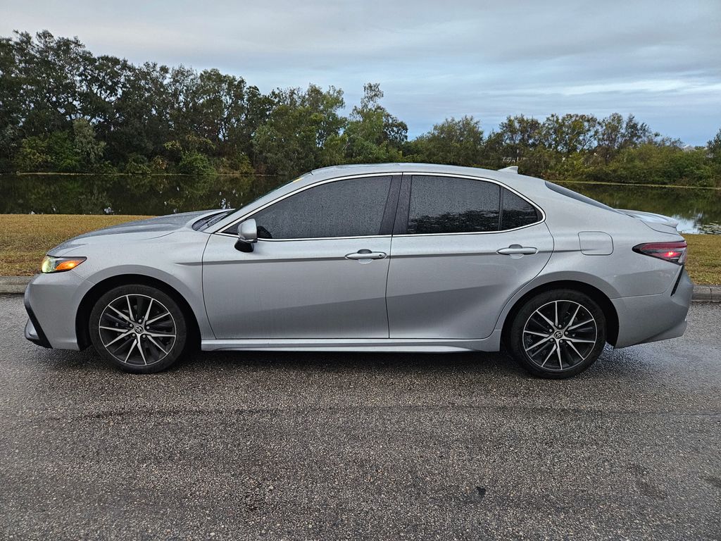 2022 Toyota Camry SE 2