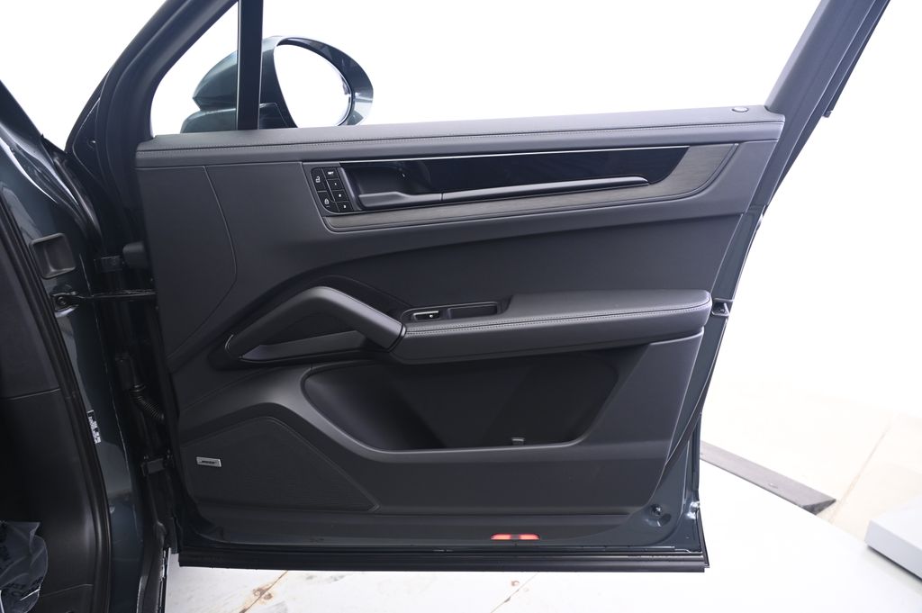 Thumbnail: 2025 Porsche Cayenne - 20